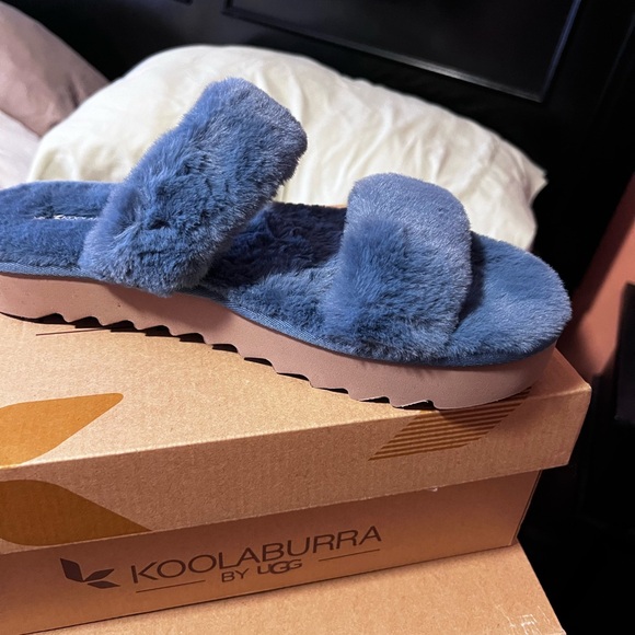 Koolaburra Furry Slip Ons - Picture 1 of 4